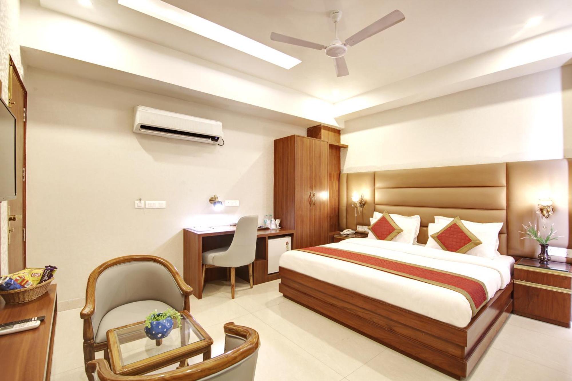 Marks Hotel & Banquet Noida Exterior foto