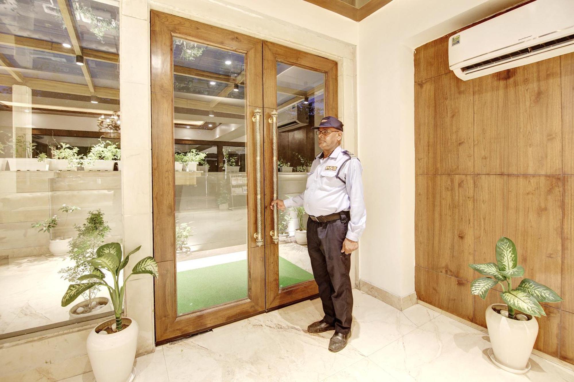 Marks Hotel & Banquet Noida Exterior foto