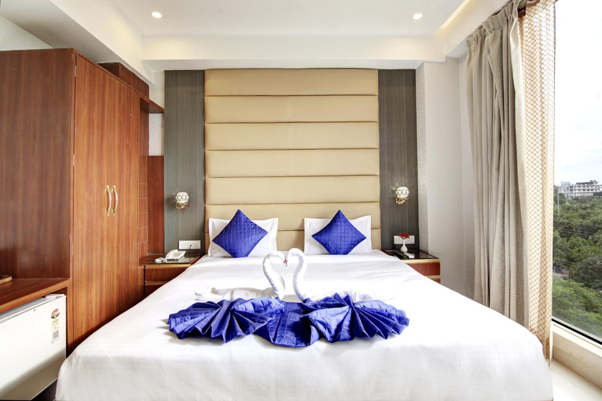 Marks Hotel & Banquet Noida Exterior foto