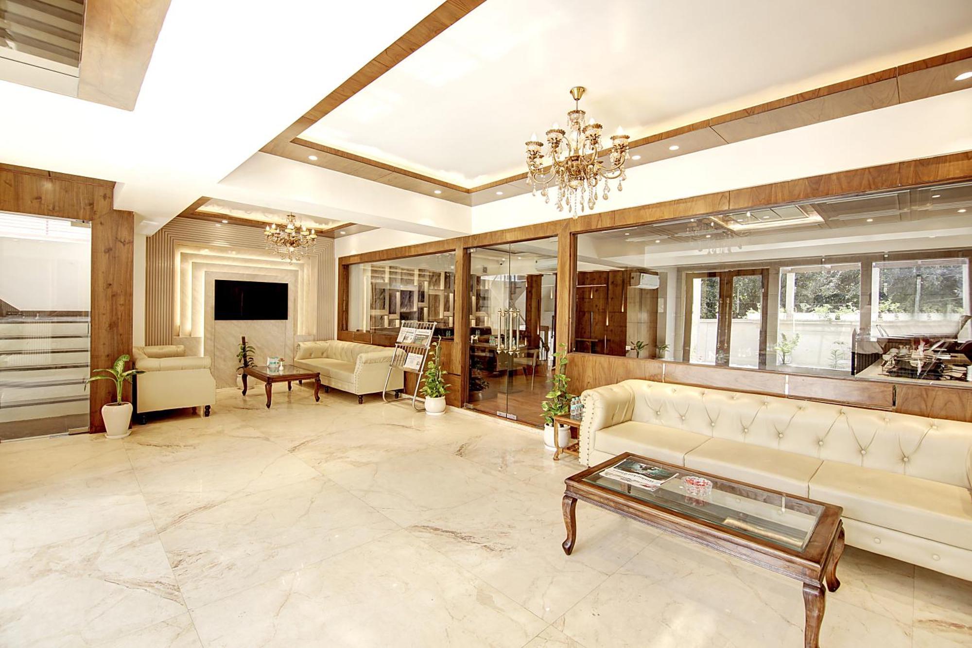 Marks Hotel & Banquet Noida Exterior foto