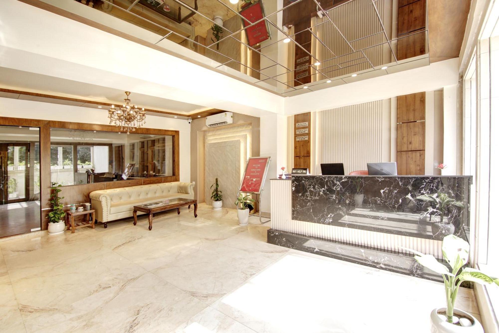 Marks Hotel & Banquet Noida Exterior foto